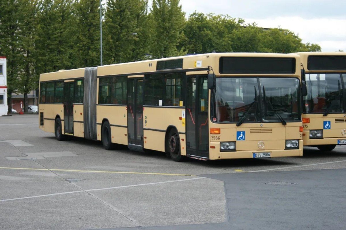 Автобус Мерседес Бенц 0405