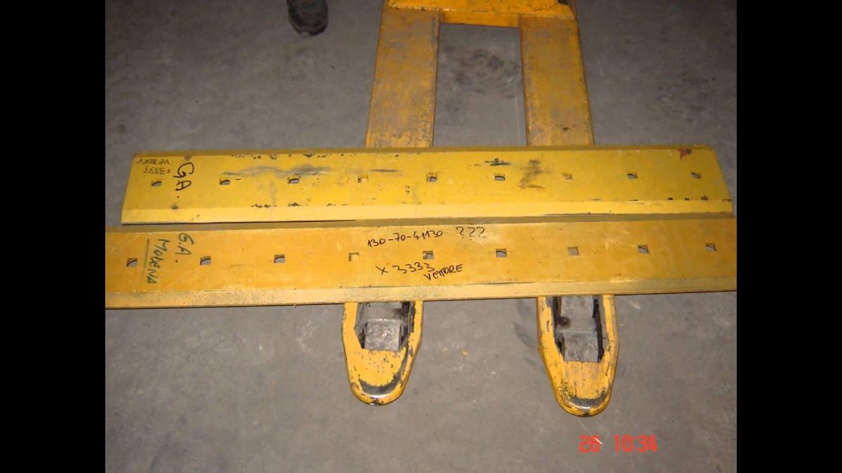 Ножи отвала бульдозера