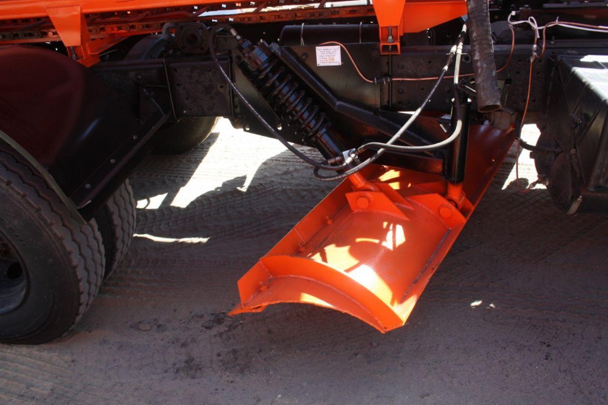 Отвал грейдерный на КДМ