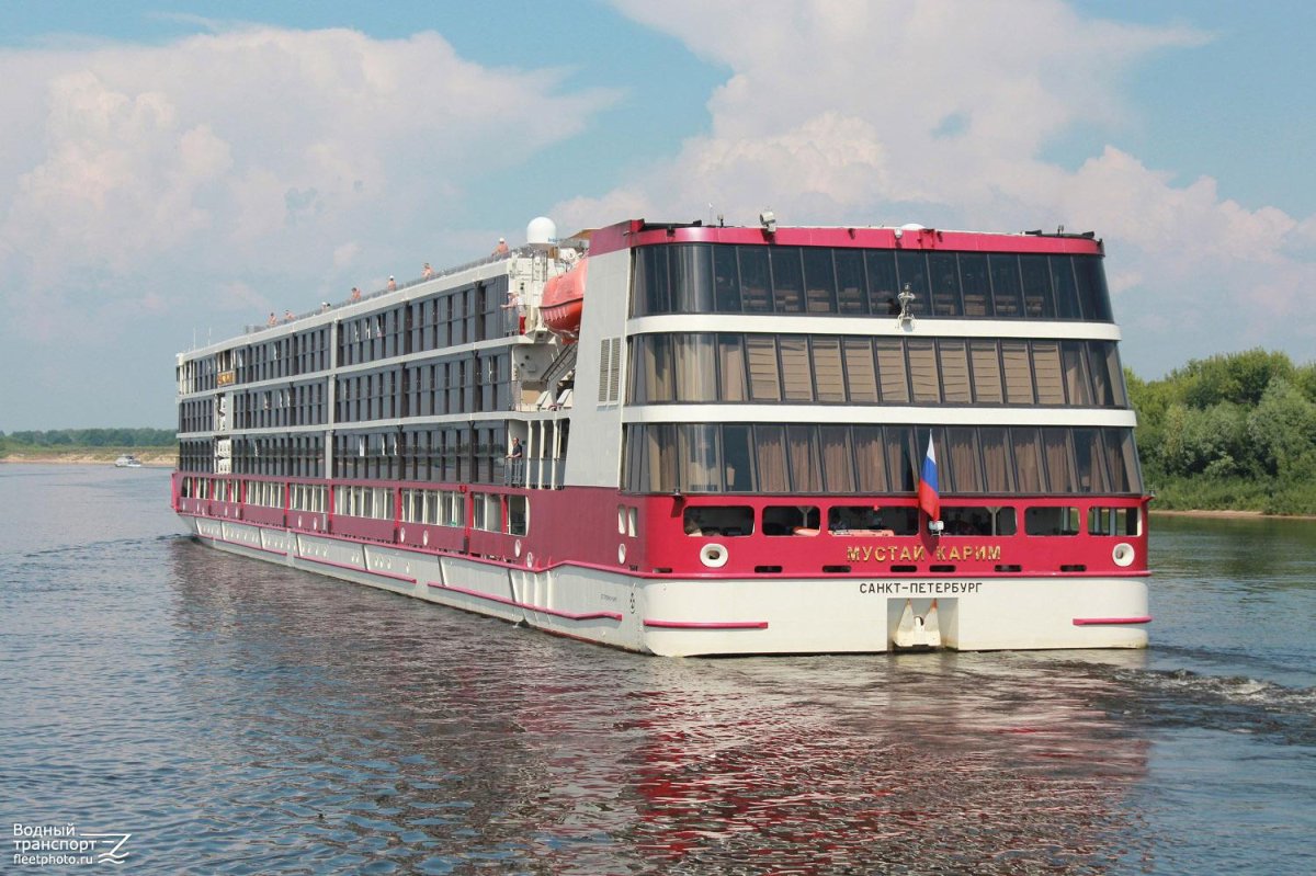 Мустафа Каримов теплоход