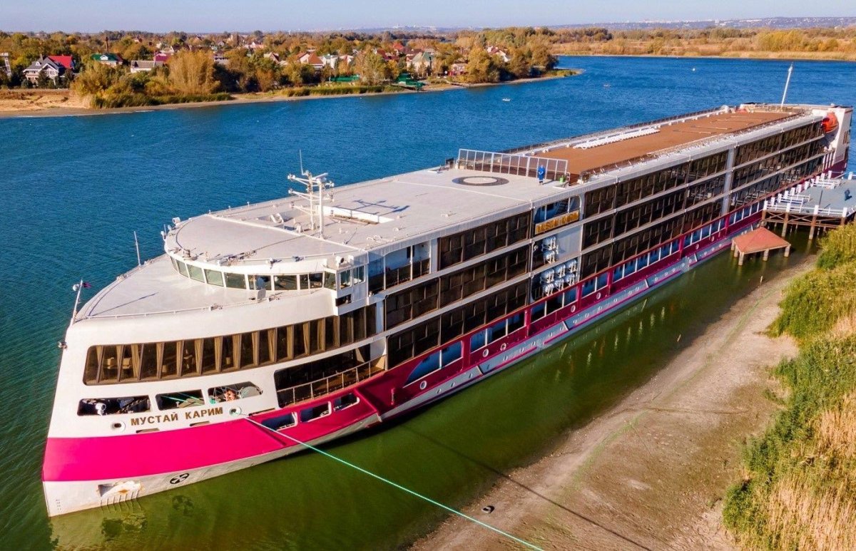 Речной теплоход Мустай Карим