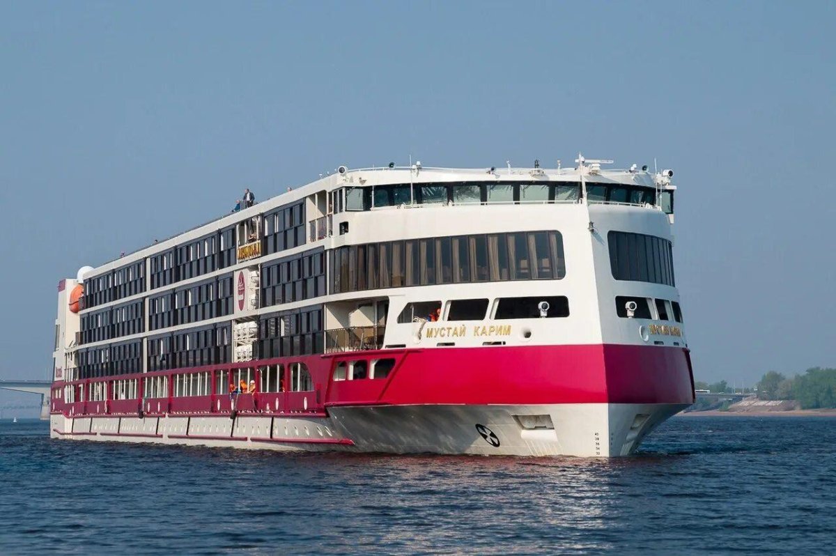 Речной теплоход Мустай Карим