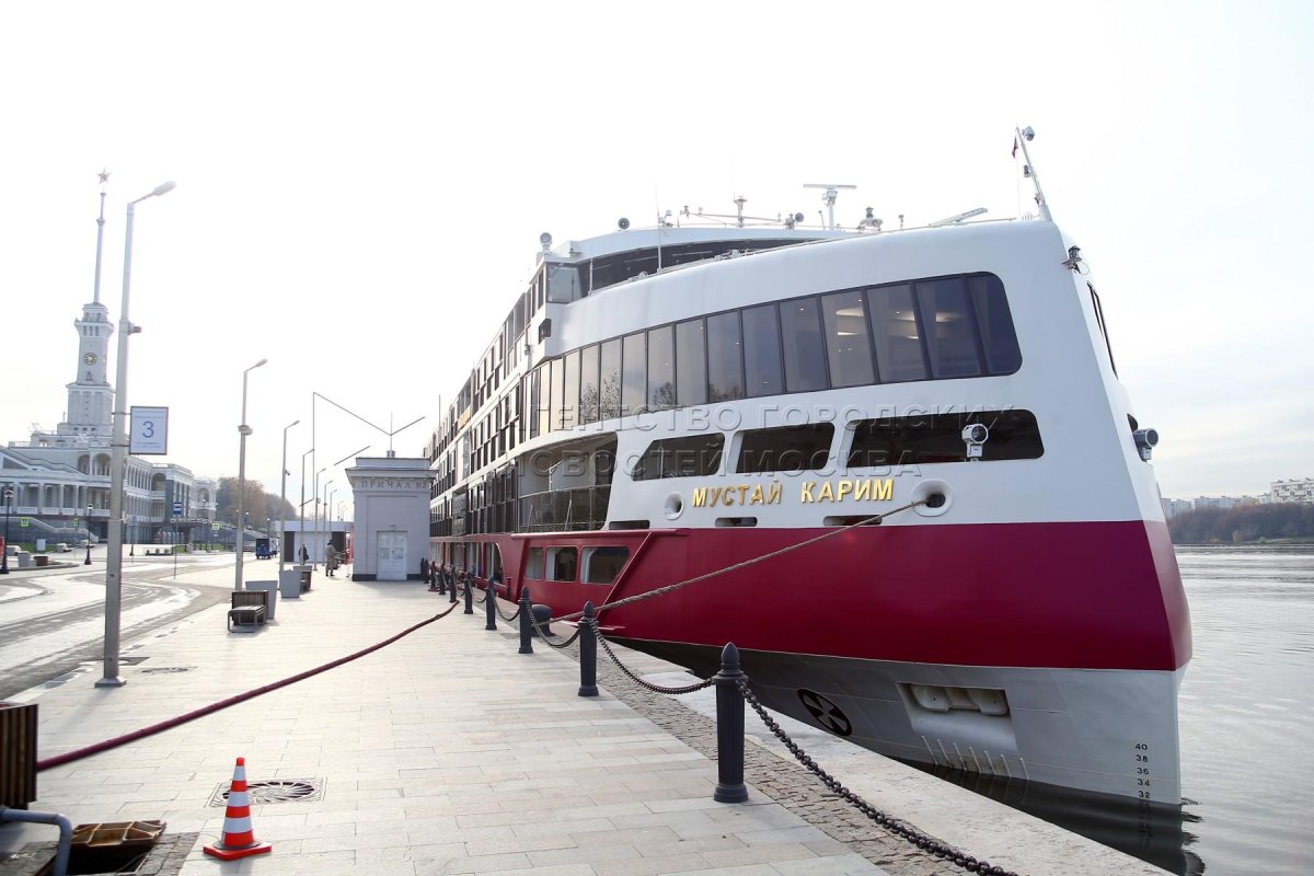 Круизный лайнер Мустай Карим