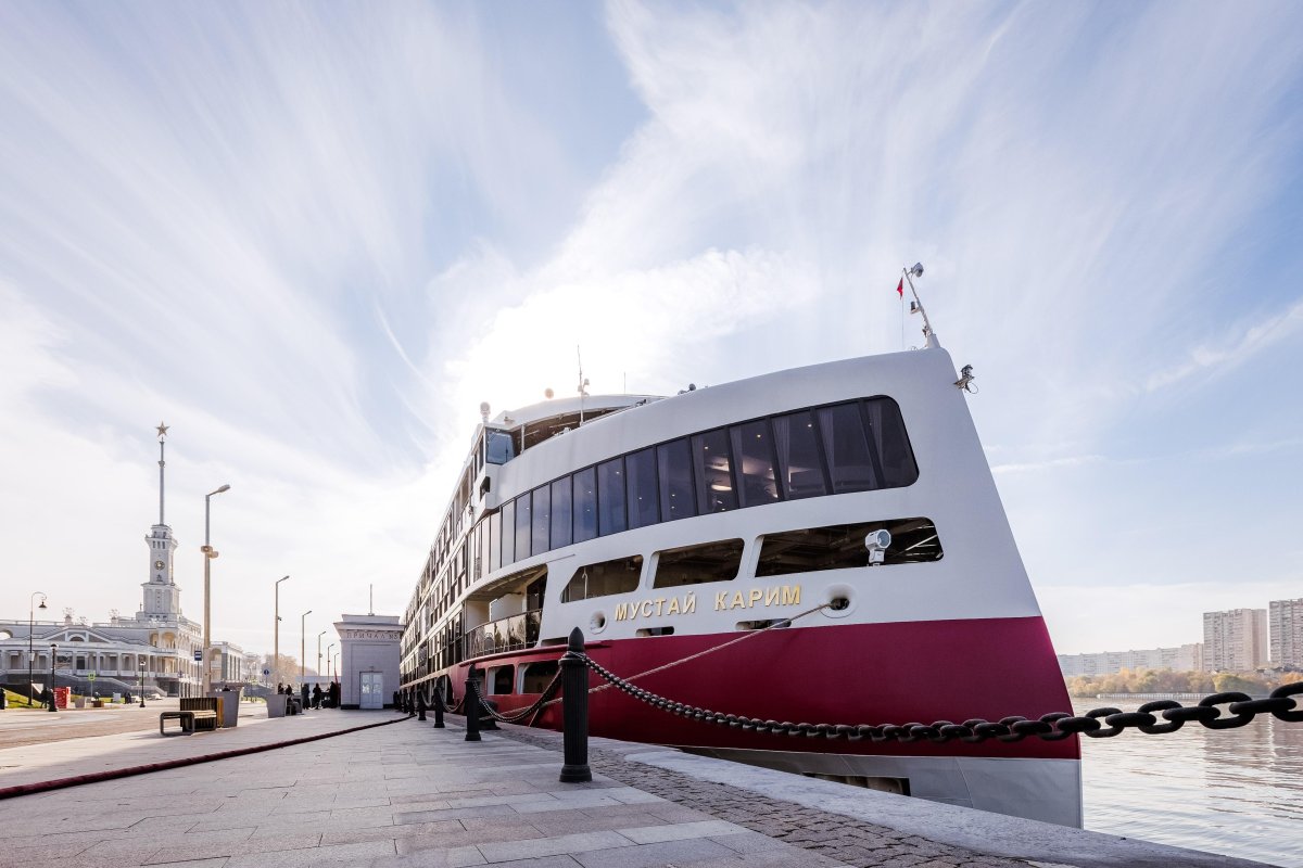 Лайнер Мустай Карим