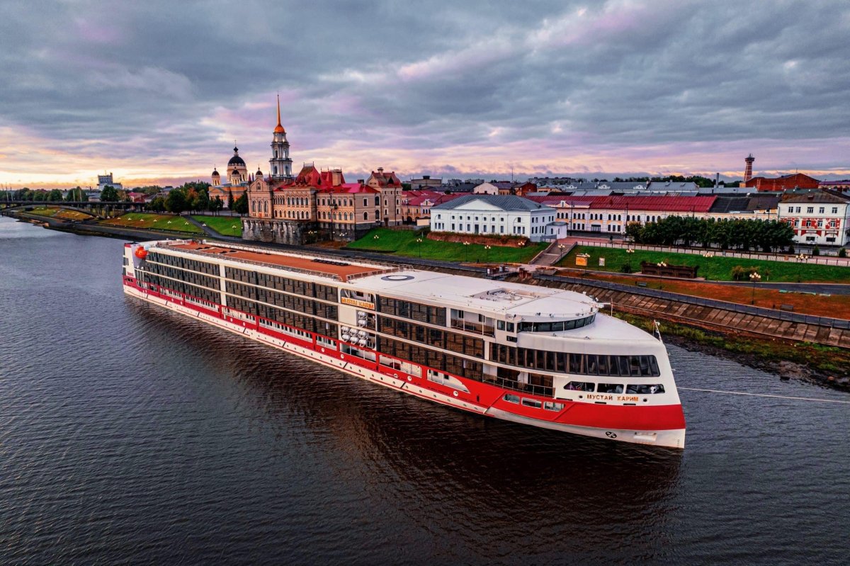 Мустай Каримов теплоход
