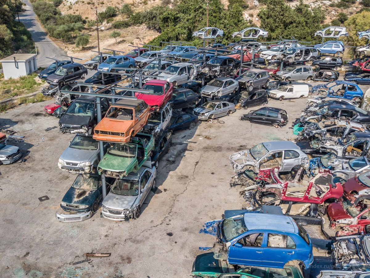 Свалка автомобилей в России