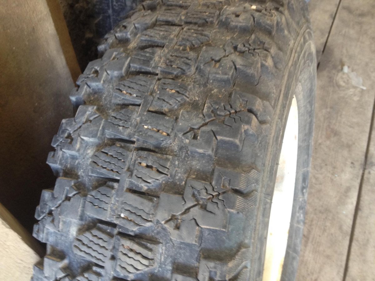 Резина медведь 235 75 15