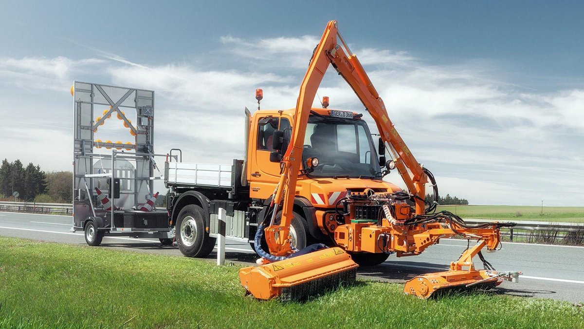 Мерседес Унимог коммунальный