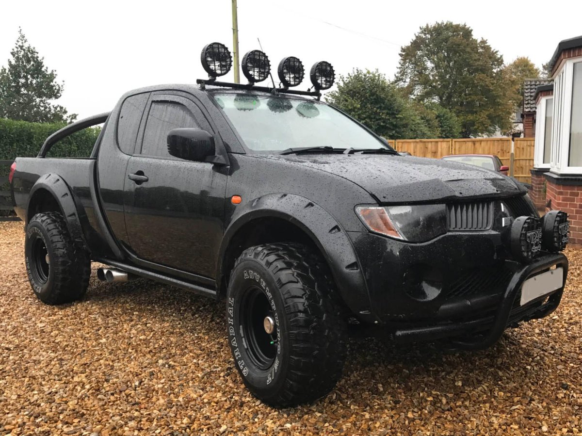 Mitsubishi l200 Custom