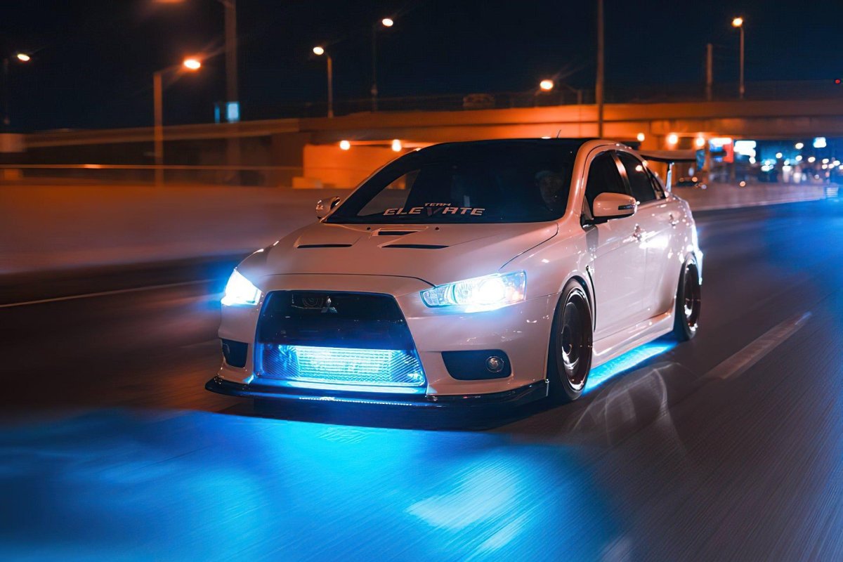 Mitsubishi Lancer Evolution 10 неон