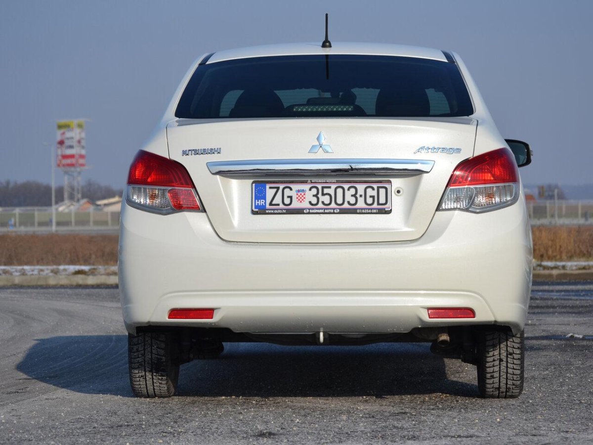 Mitsubishi Attrage 2016