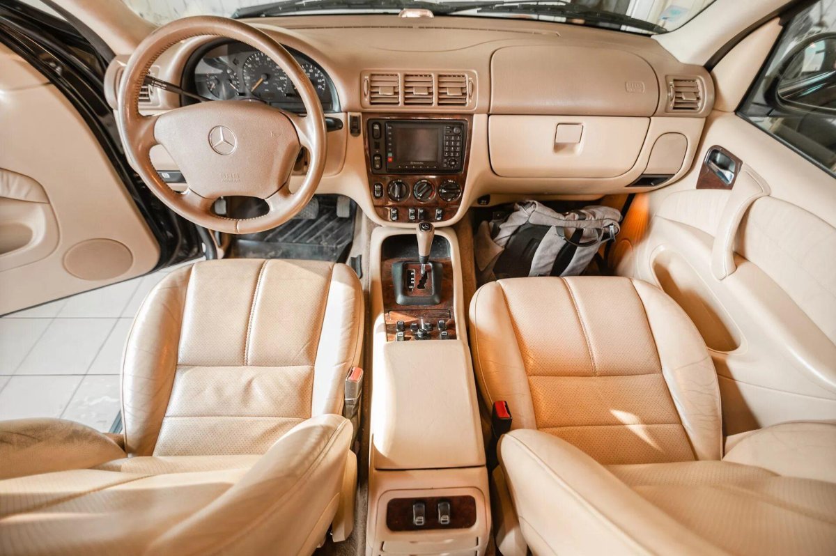 Бежевый салон Mercedes ml320