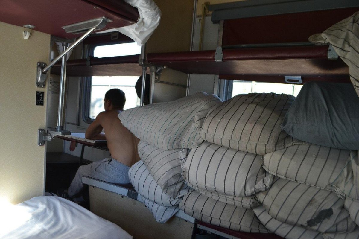 Поезд Нижневартовск-Адлер плацкарт