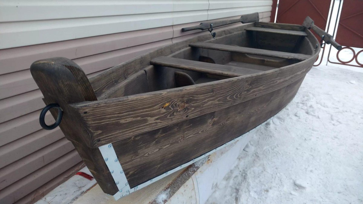 Деревянная лодка плоскодонка