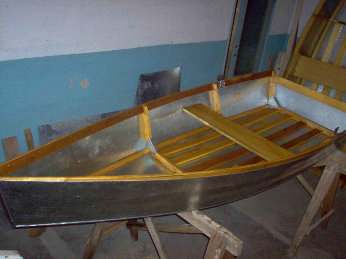 Лодка плоскодонка каноэ