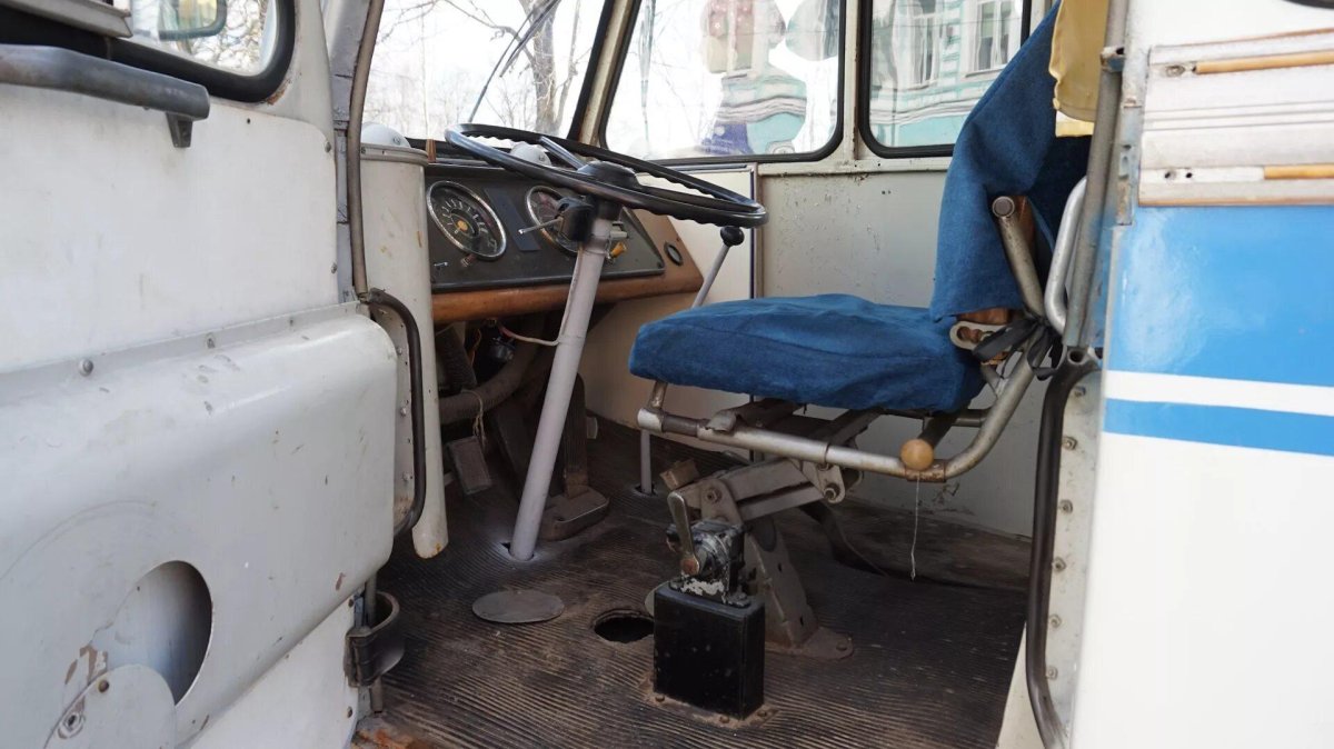 ЛАЗ 695 салон