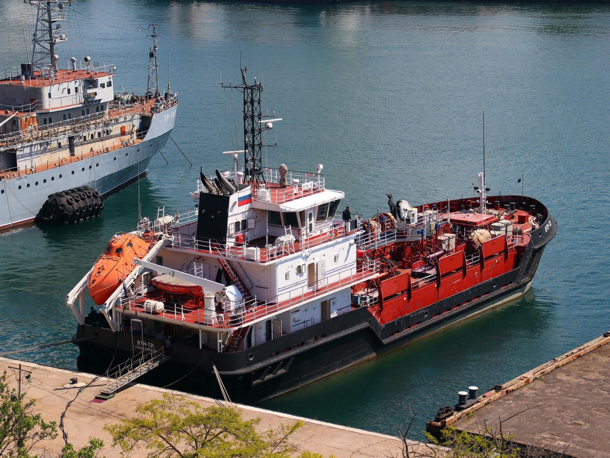 Морской нефтемусоросборщик