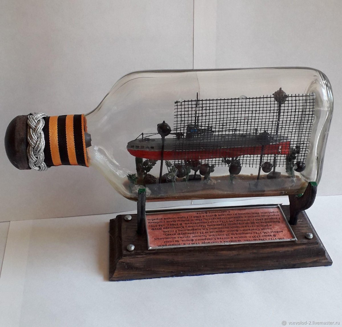 Модель катера в бутылке