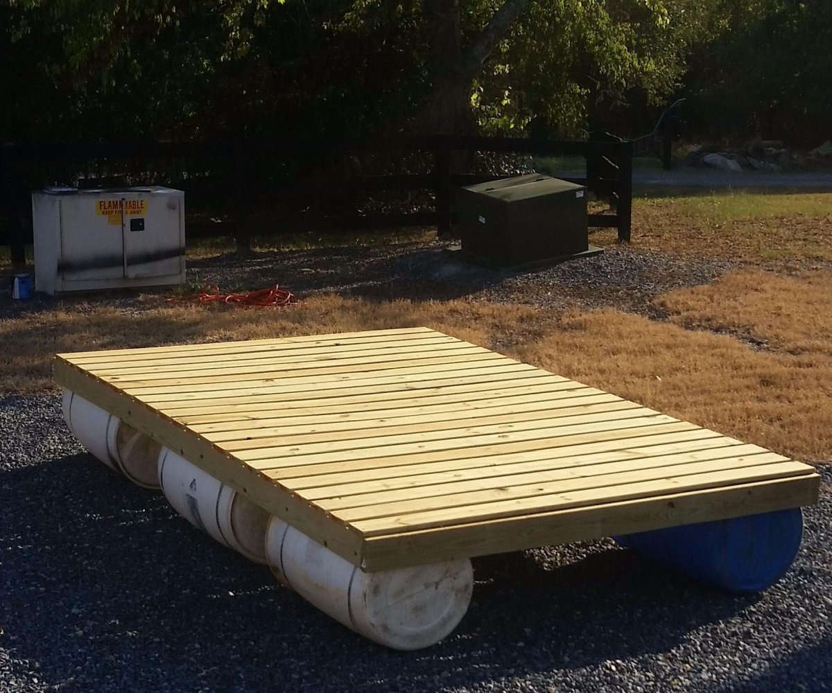 Плот с поддонам