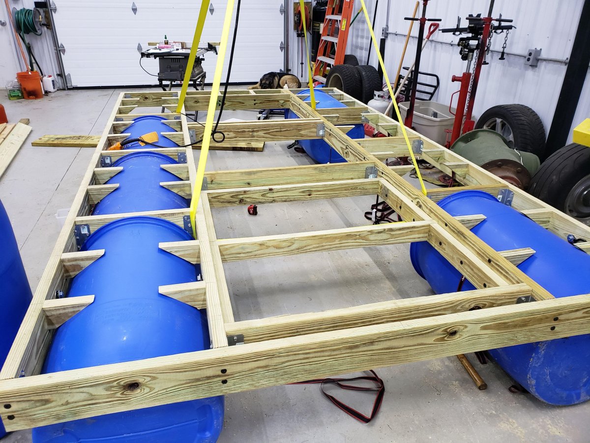 Плот из бочек