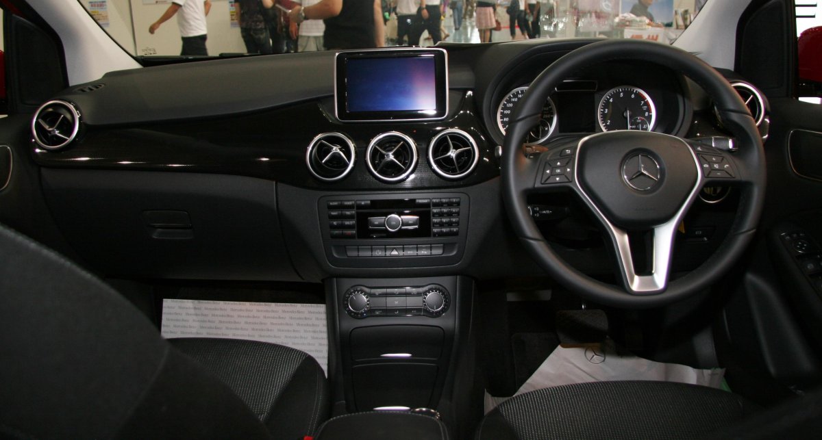 Мерседес Бенц b180 салон