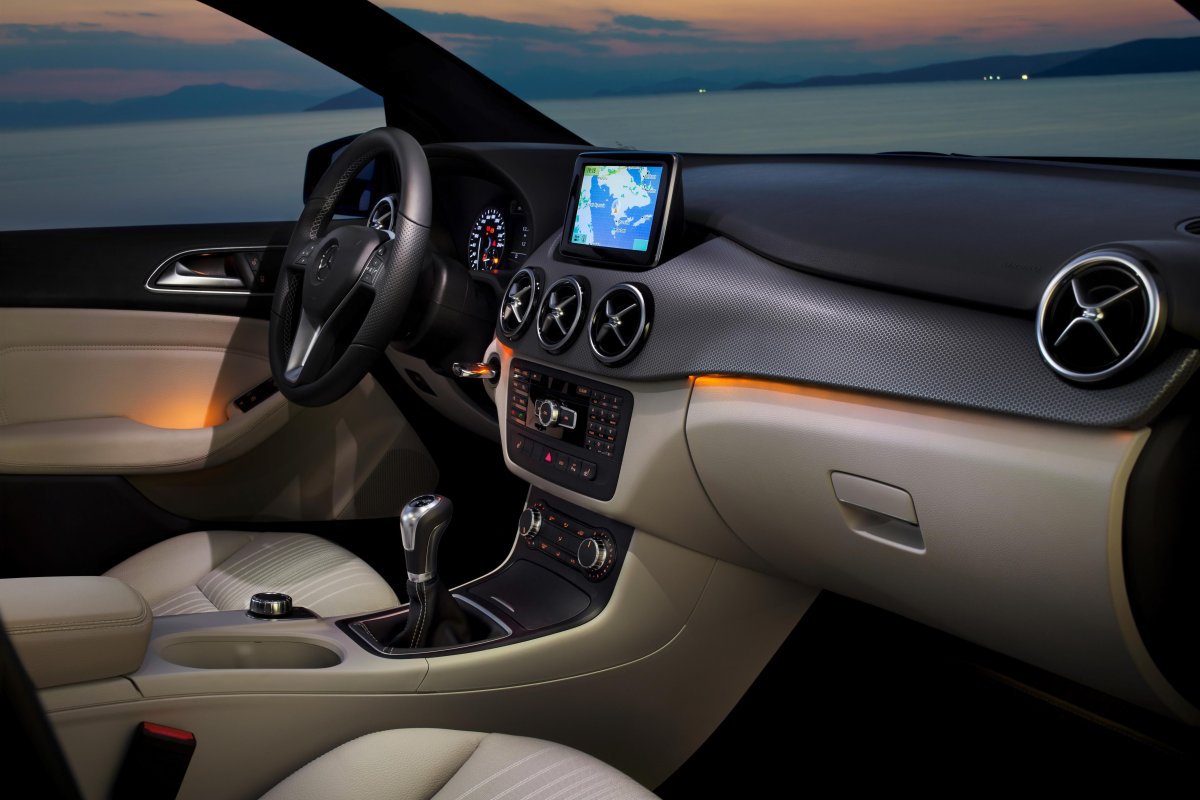 Мерседес Бенц b180 салон