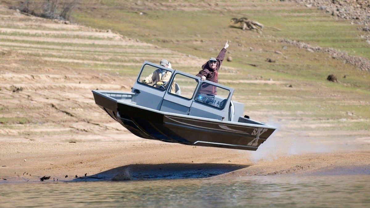 Катер Чайка водомет