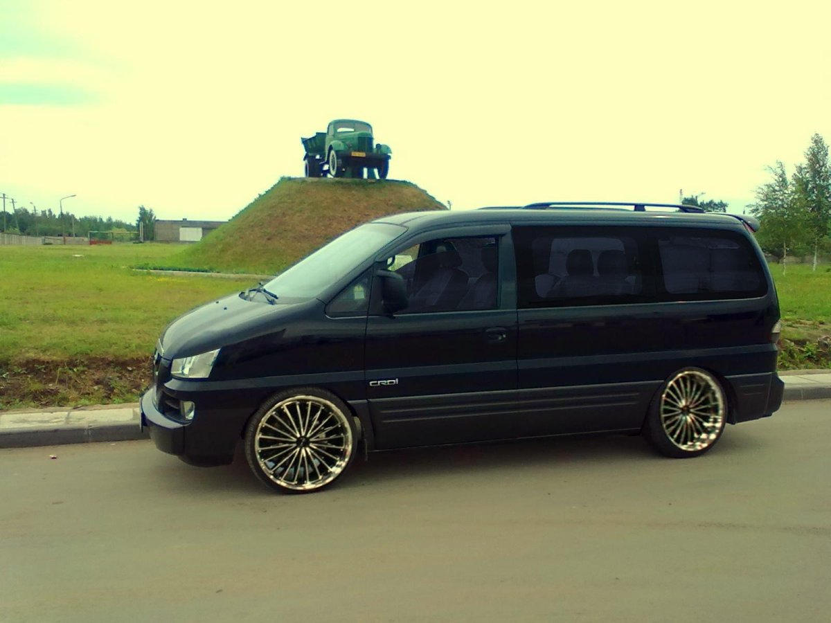 Hyundai Starex черный 2002