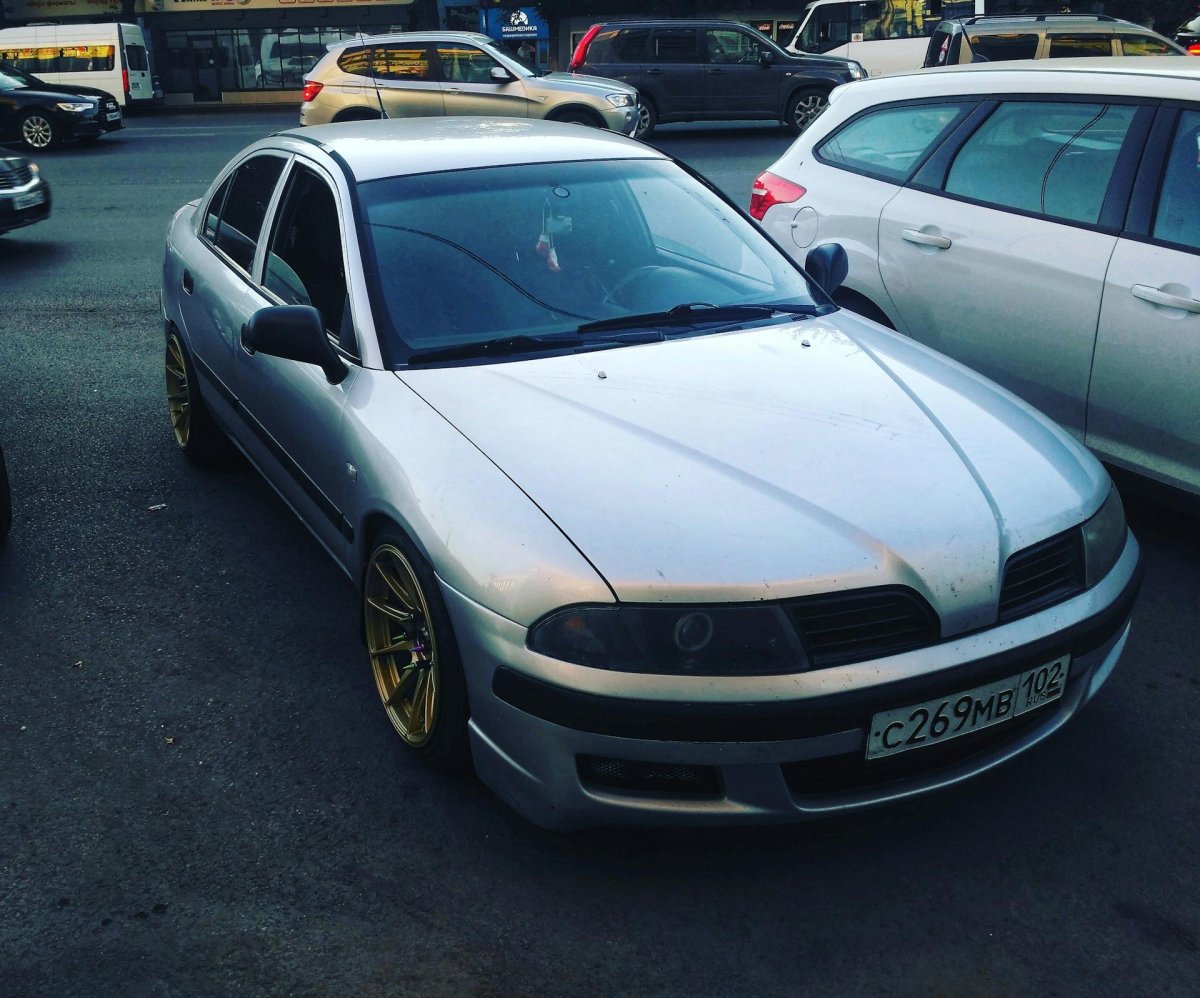 Mitsubishi Carisma Tuning 2002