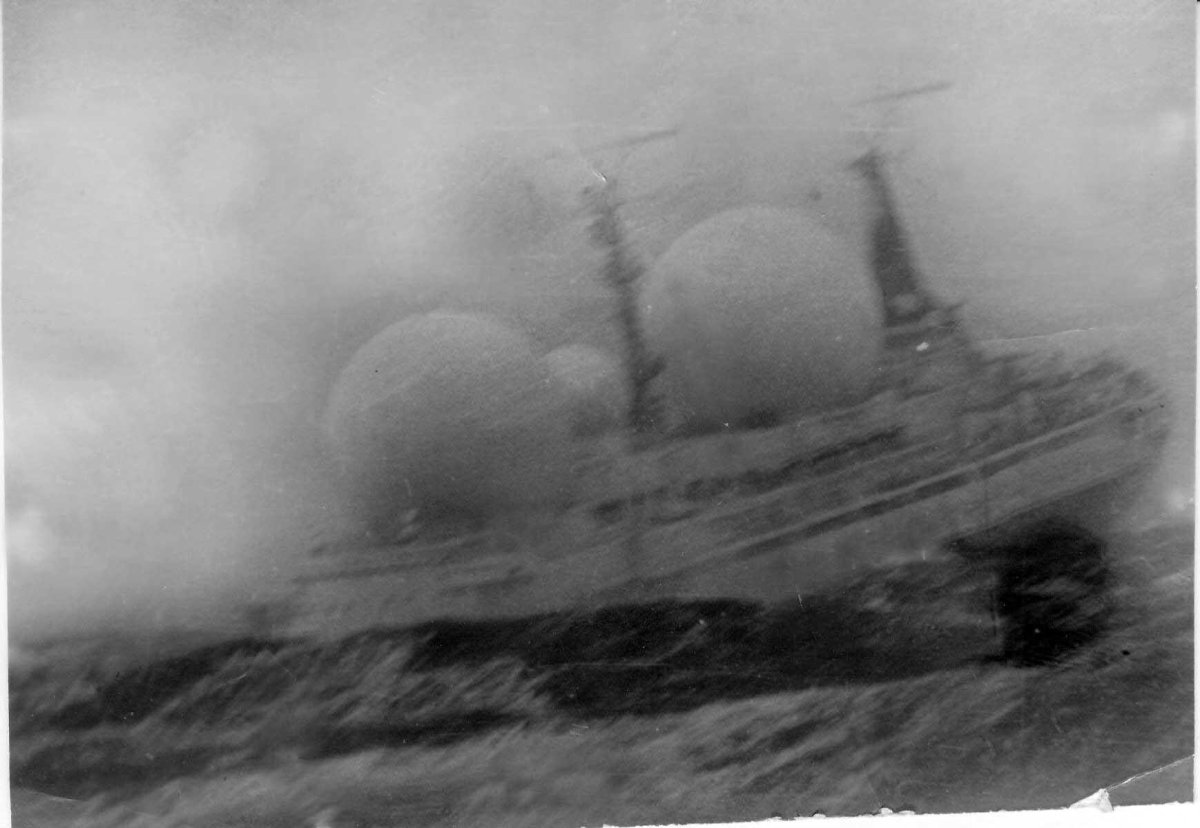 Корабль космонавт комаров