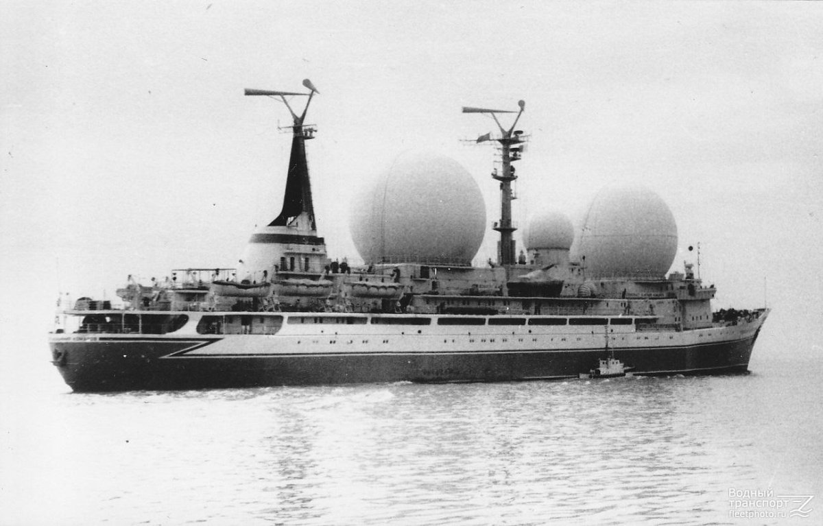 Космонавт комаров судно