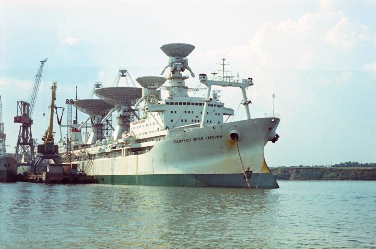 Космонавт Юрий Гагарин судно