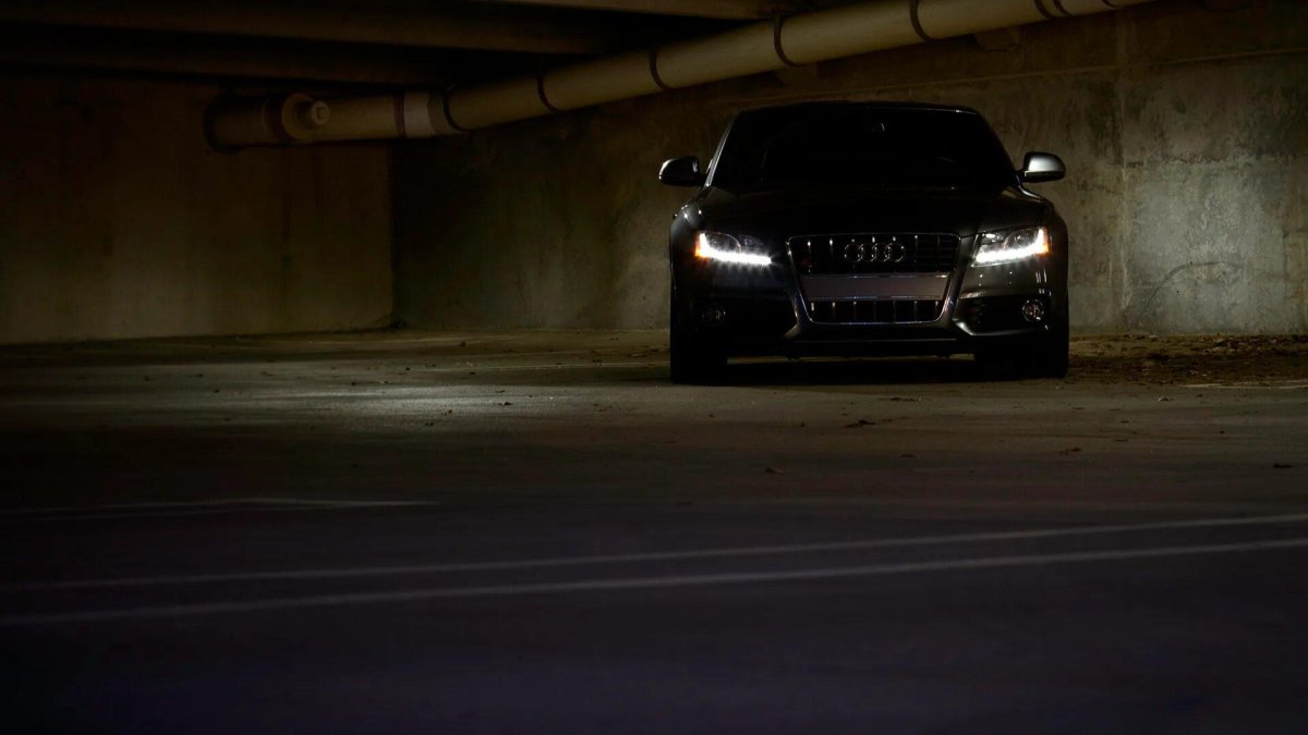 Машина в темноте