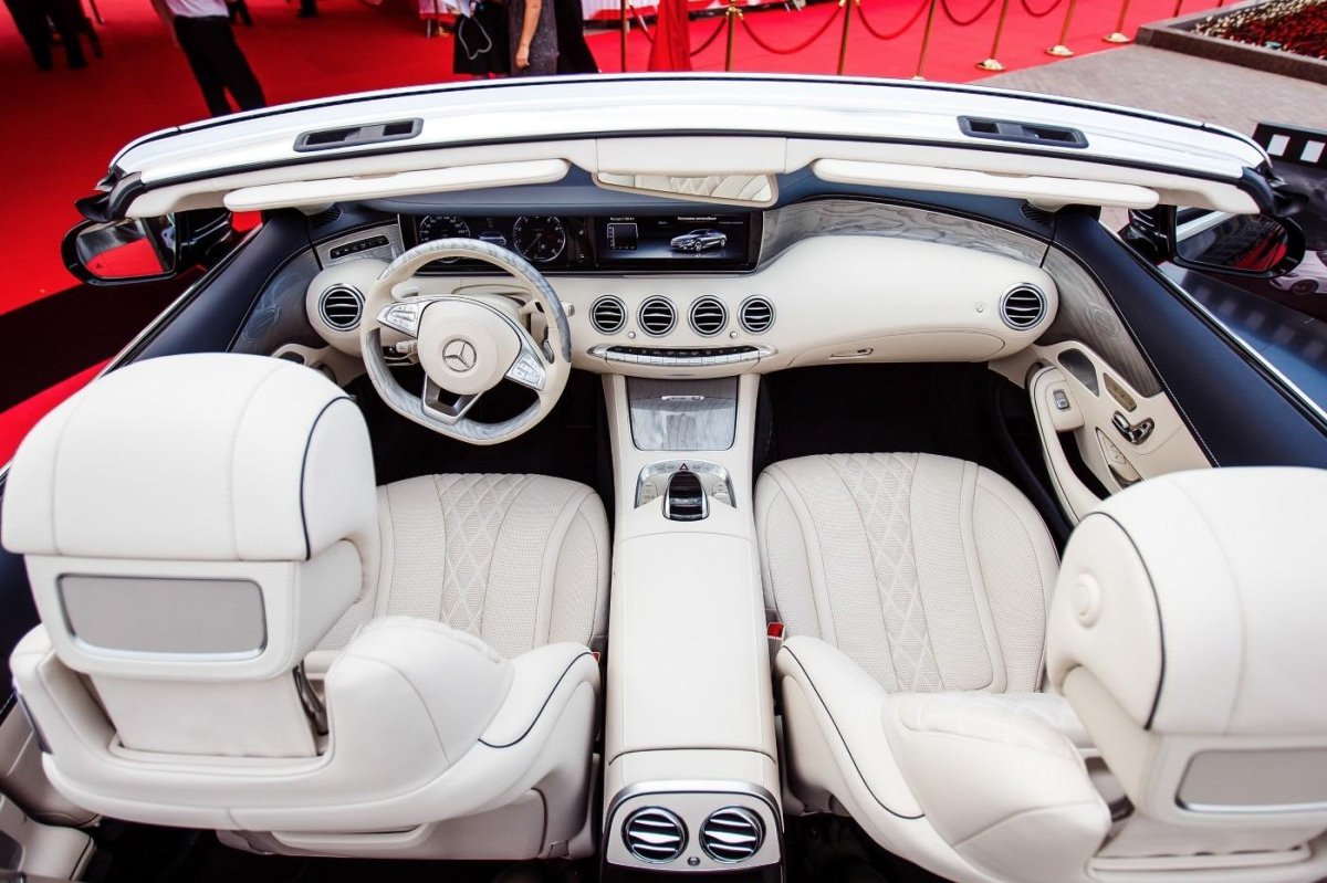 Mercedes кабриолет 2022 белый салон