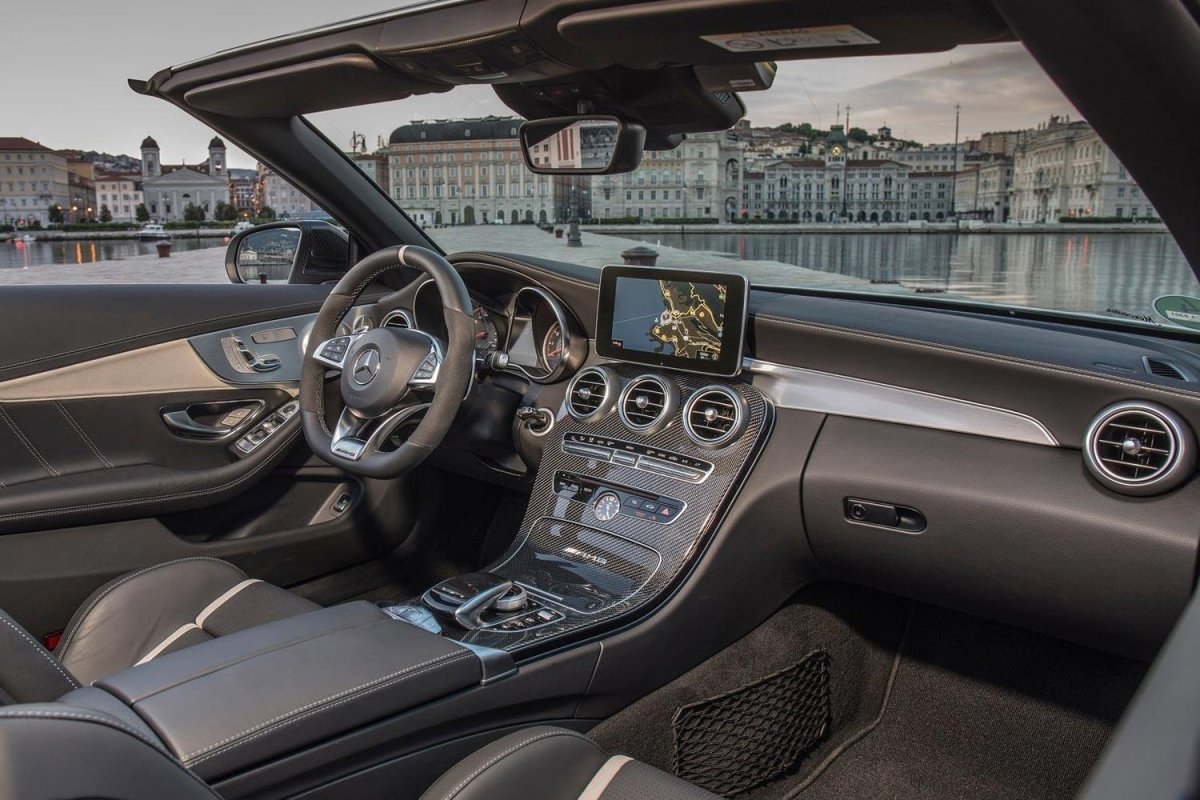 Mercedes Benz c63 AMG салон