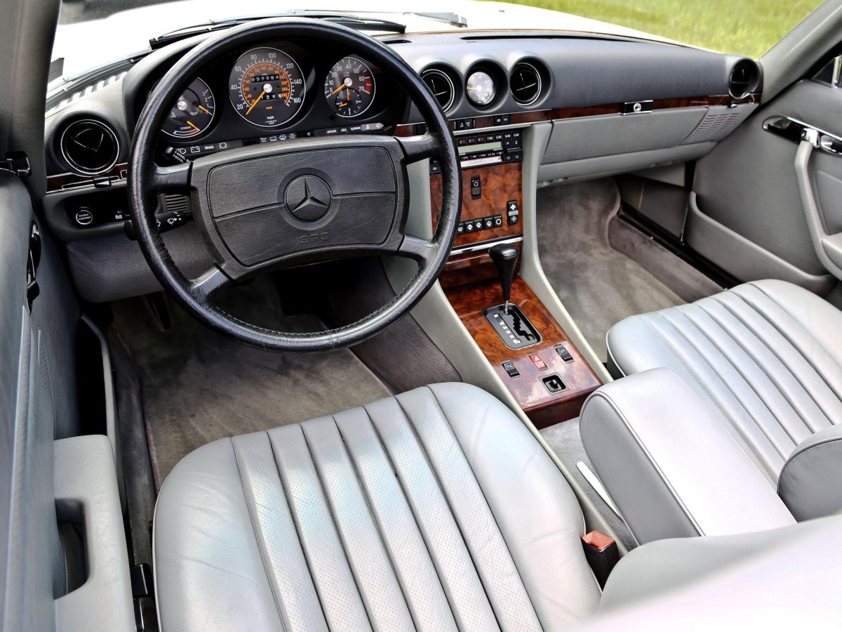 Mercedes-Benz 560 SL r107