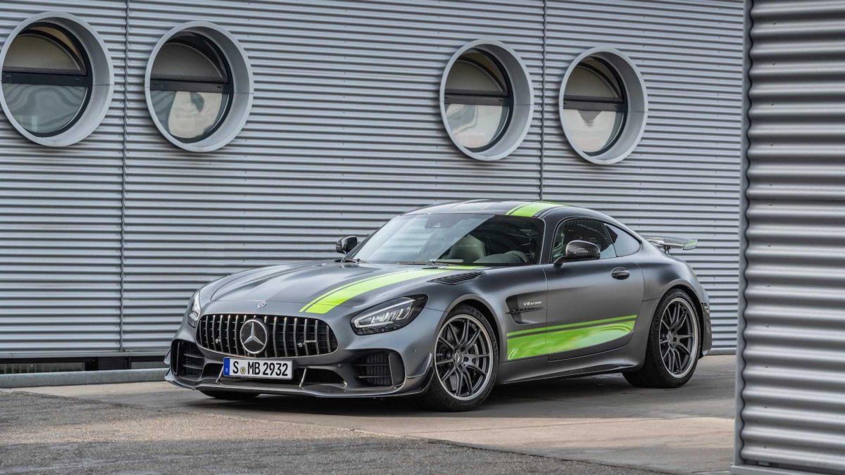 Мерседес AMG GTR Pro