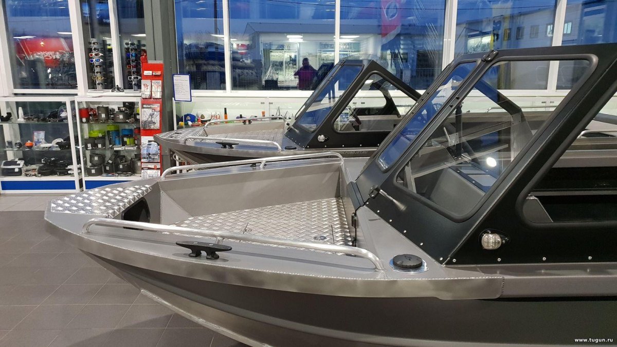 Лодка Фусо Джет