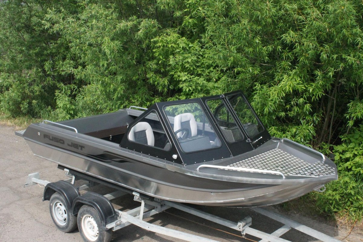Лодка Фусо Джет