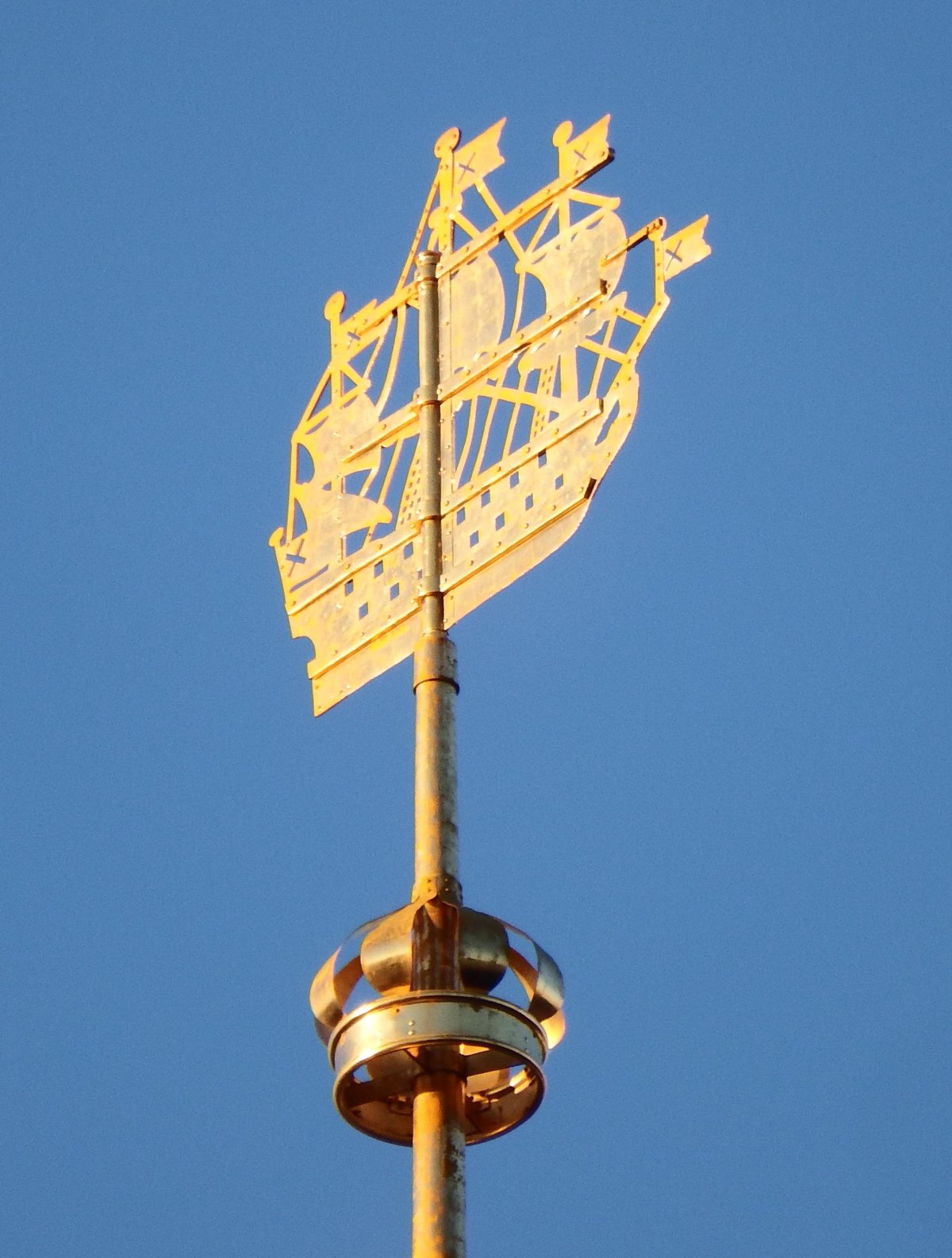 Символ Петербурга кораблик на шпиле Адмиралтейства