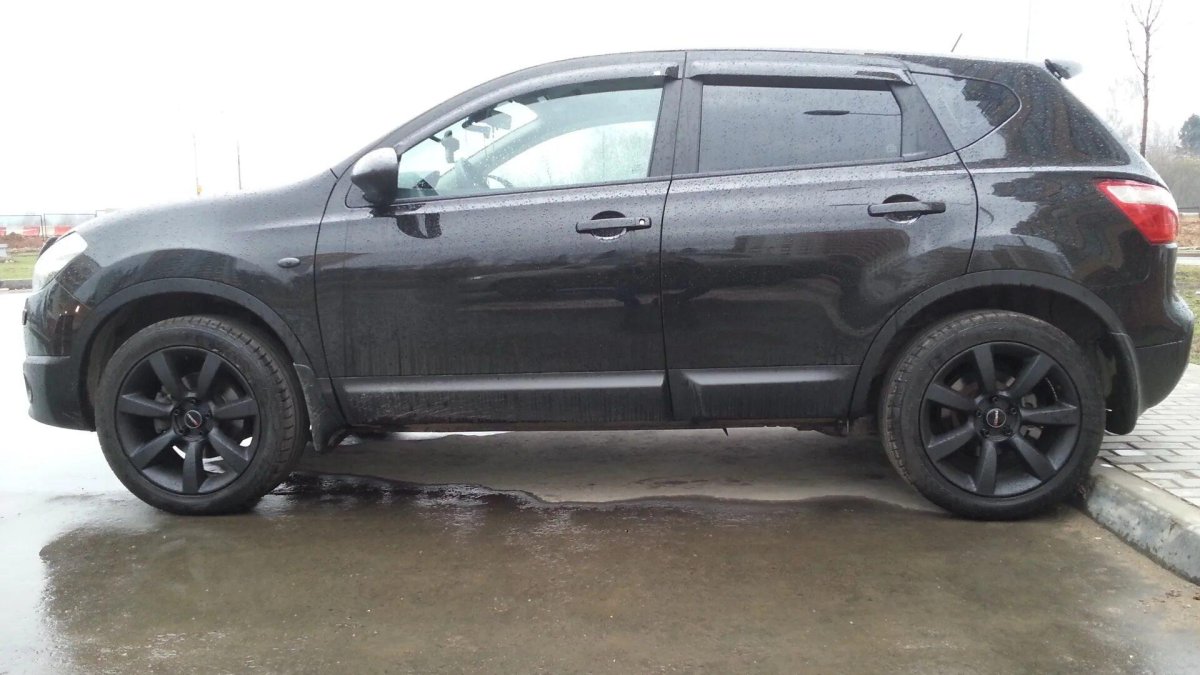 Nissan Qashqai j10 r18 черный