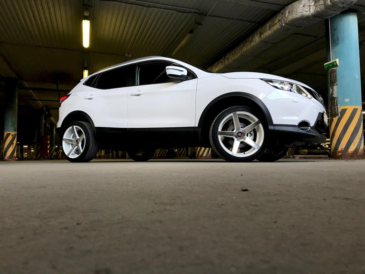 Nissan Qashqai j11 r18
