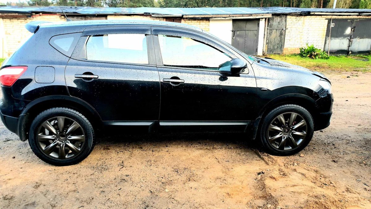 Nissan Qashqai j10 r18 черный
