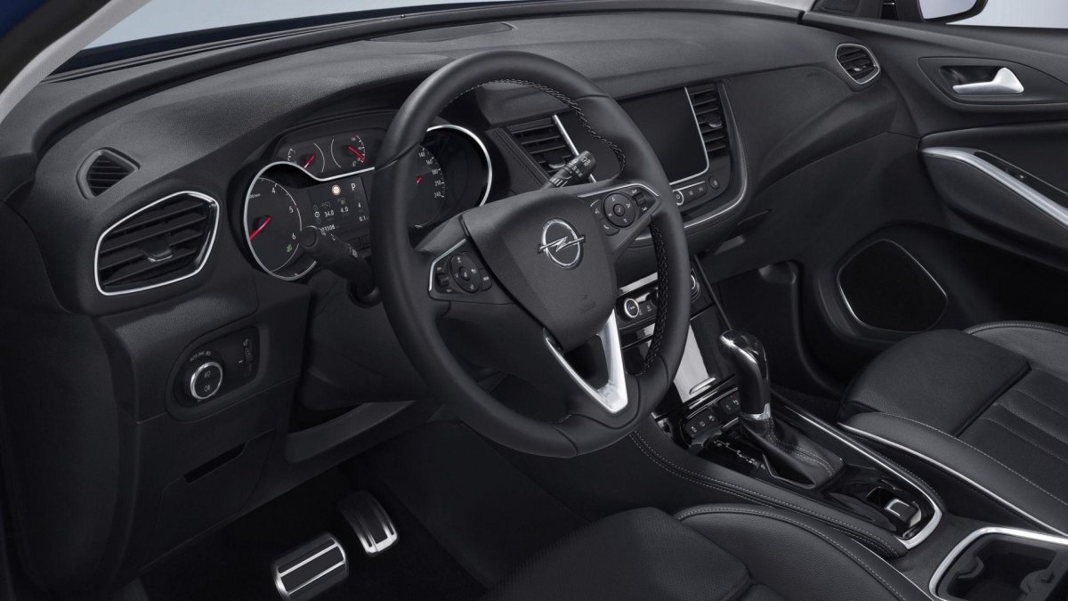 Опель Грандланд х интерьер