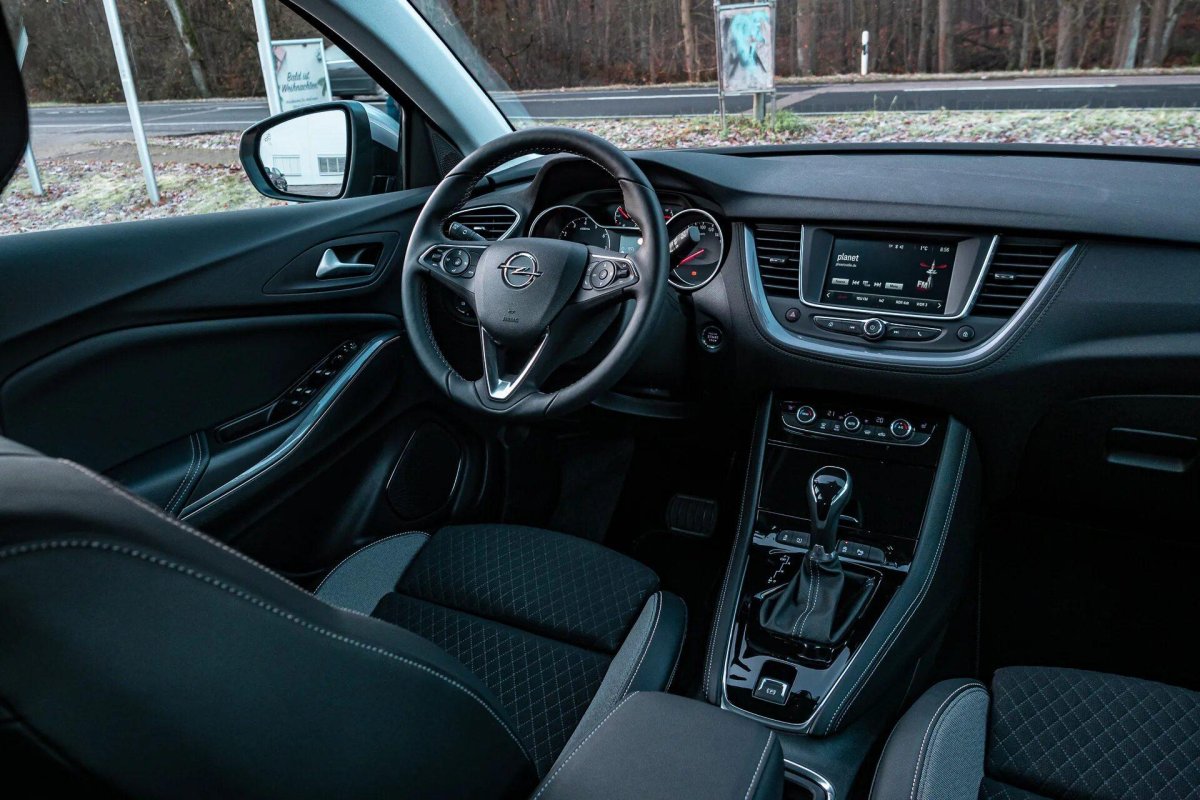 Опель Грандлэнд 2022 салон