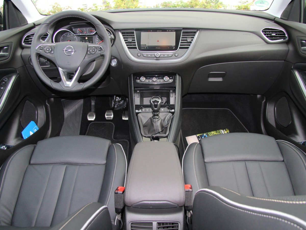 Opel Grandland x салон