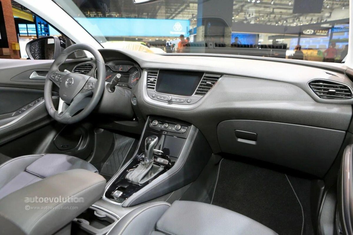 Opel Grandland салон