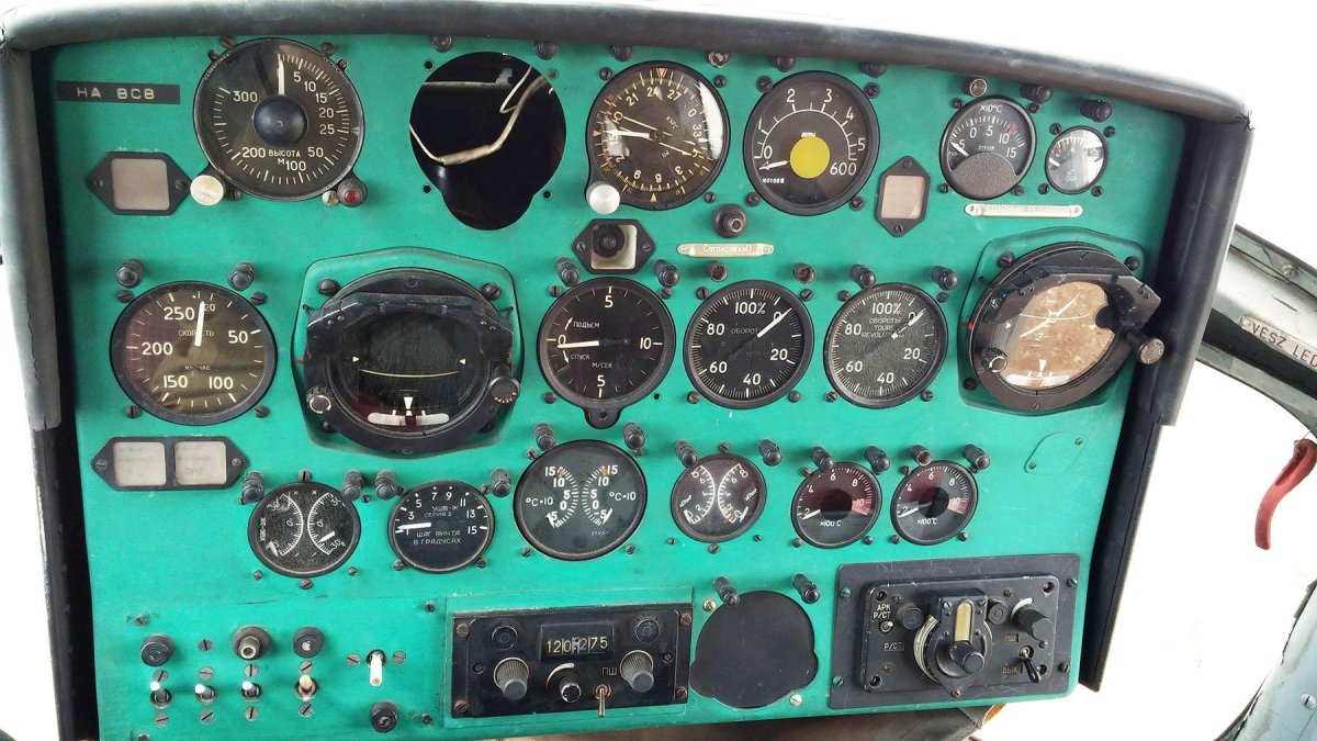 Приборная панель ми-2