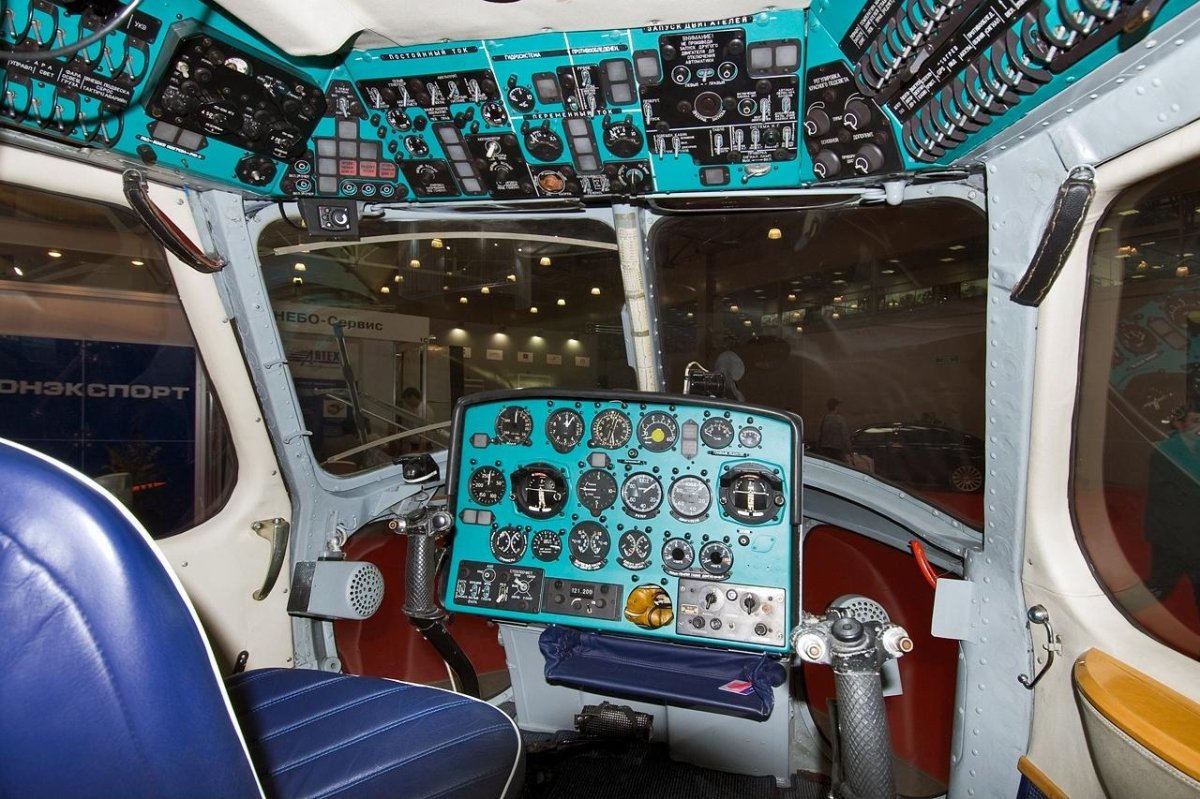Кабина вертолета ми-2
