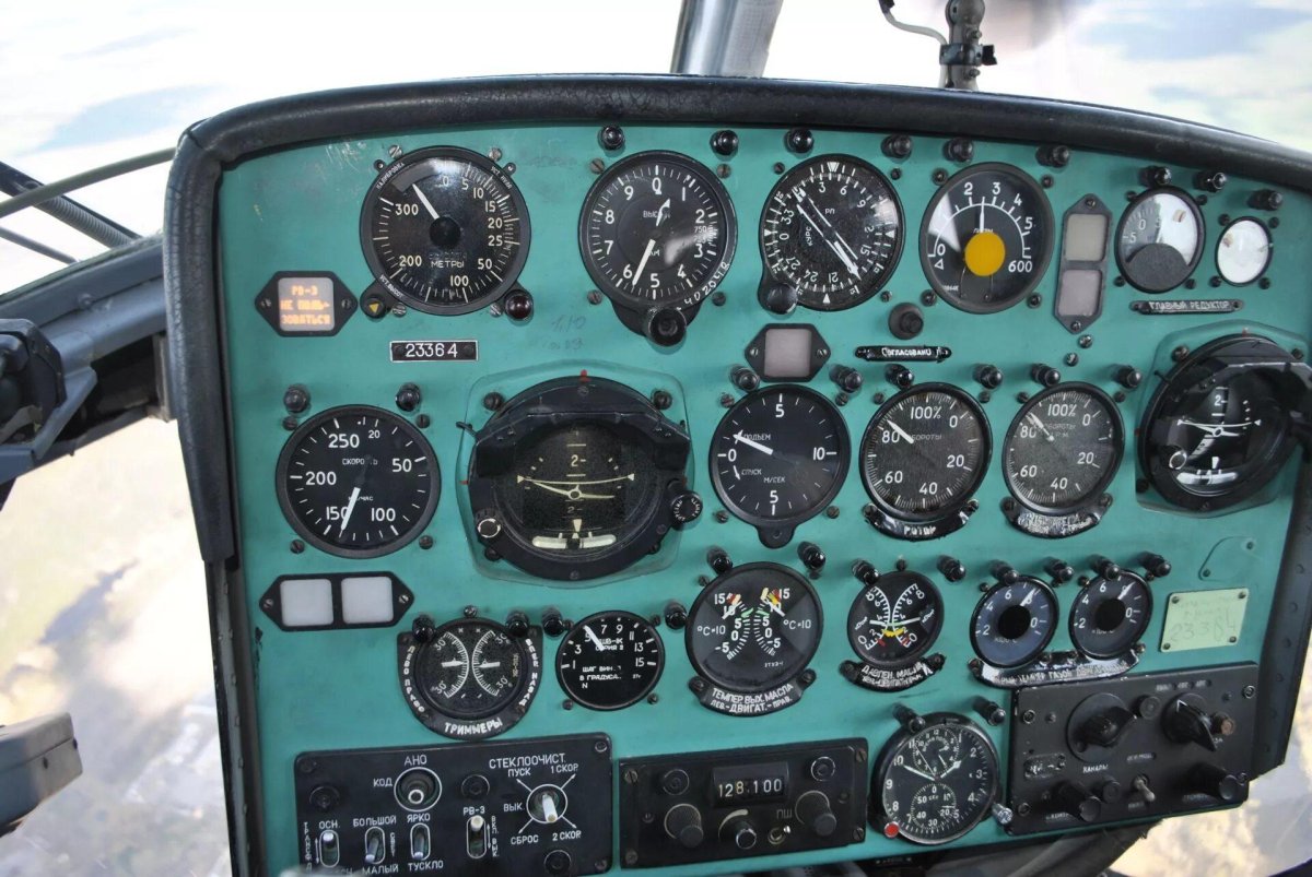 Кабина вертолета ми-2